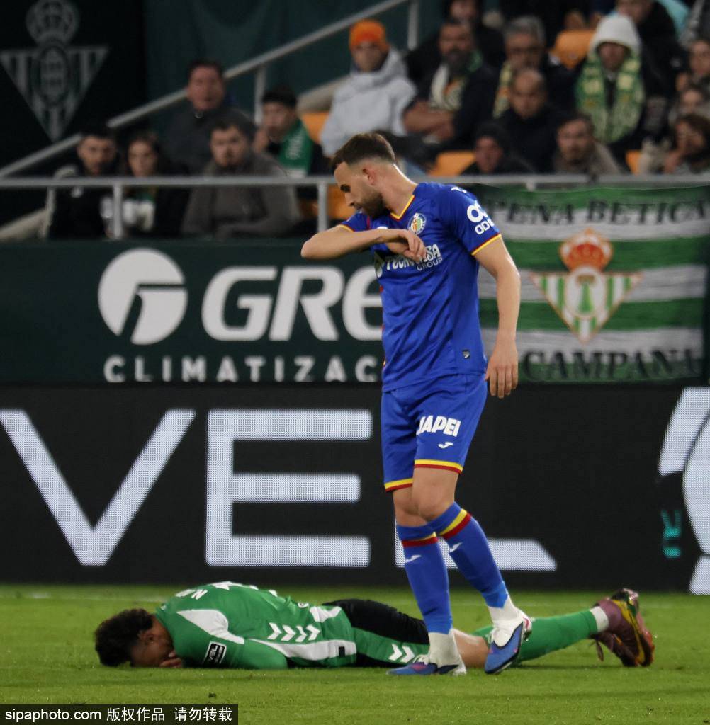 西甲西乙赛季中场休息：皇家奥维耶多与体育俱乐部的悬崖边舞蹈